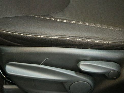 Used 2016 Jeep Cherokee Latitude w/ Cold Weather Group image 18