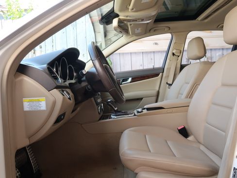 Used 2013 Mercedes-Benz C 250 Sedan image 24