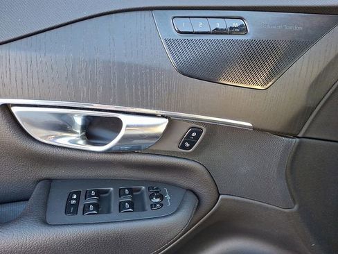 Used 2020 Volvo XC90 T6 Momentum image 14