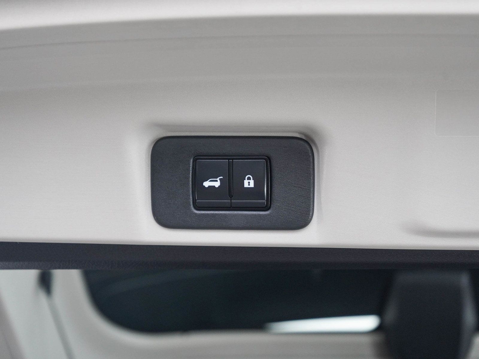Used 2024 Nissan Ariya AWD image 17