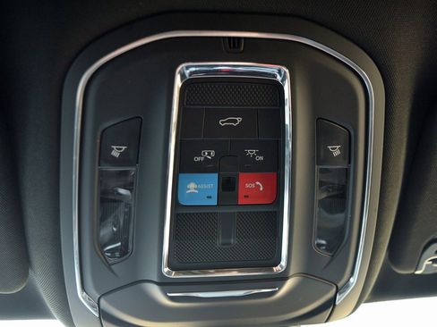 Used 2024 Jeep Wagoneer L Series III w/ Flexible Seating Group image 26