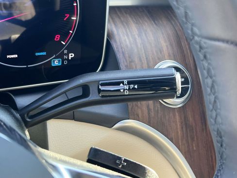 Used 2025 Mercedes-Benz GLC 300 4MATIC image 17