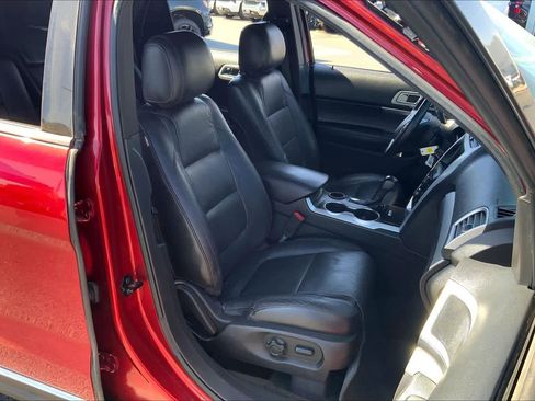 Used 2015 Ford Explorer XLT w/ Equipment Group 202B image 9