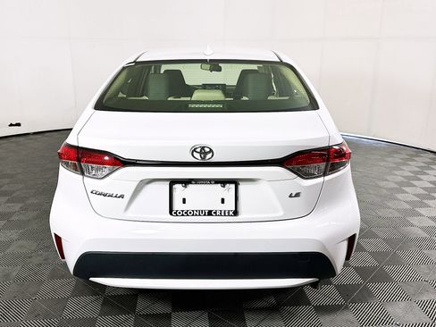 Used 2022 Toyota Corolla LE FWD image 4