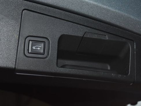 Used 2024 Cadillac XT4 Premium Luxury image 36