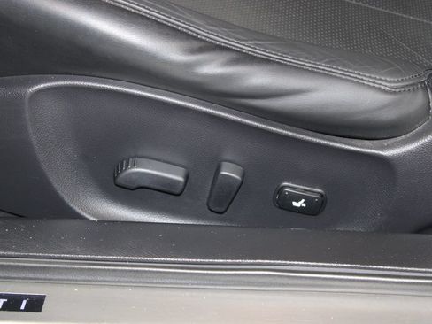 Used 2015 INFINITI Q60 AWD Coupe w/ Premium Package image 17