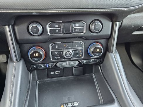 Used 2024 Chevrolet Tahoe Premier AWD/4WD image 27