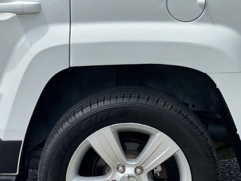 Used 2012 Jeep Patriot Limited w/ Sun/Sound Group image 13