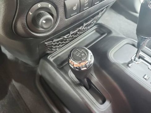 Used 2016 Jeep Wrangler Sahara w/ Connectivity Group AWD/4WD image 26