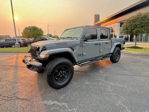 Used 2023 Jeep Gladiator Sport AWD/4WD image 5
