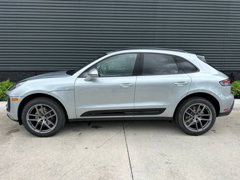 Certified 2025 Porsche Macan image 2