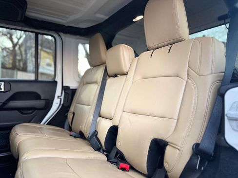 Used 2018 Jeep Wrangler Unlimited Rubicon w/ Dual Top Group image 18