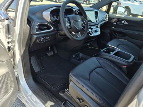 New 2026 Chrysler Pacifica Select image 26