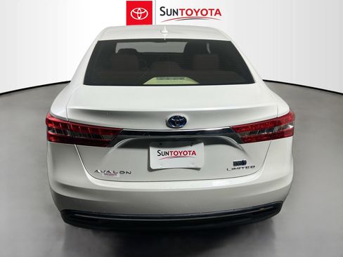 Used 2015 Toyota Avalon Limited image 2