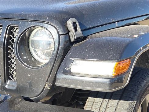 Used 2021 Jeep Wrangler Unlimited Sahara image 12