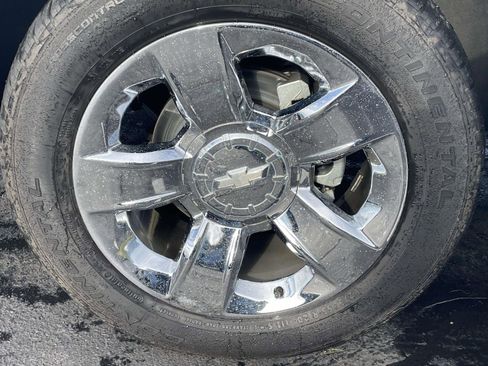 Used 2019 Chevrolet Tahoe LT w/ LT Signature Package image 9