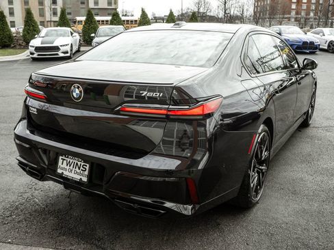 Used 2023 BMW 760i xDrive w/ Executive Package image 39