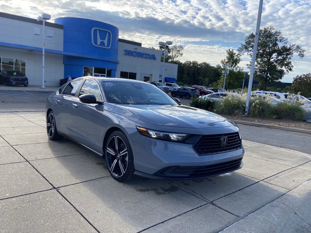 Used 2023 Honda Accord Sport image 2