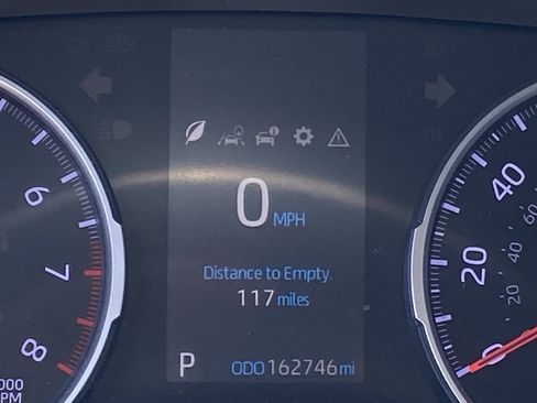 Used 2019 Toyota RAV4 XLE w/ Convenience Package FWD image 8