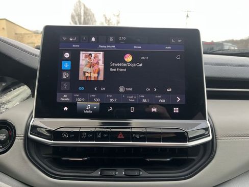 Used 2023 Jeep Compass Limited image 14