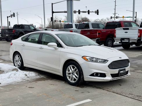 Used 2016 Ford Fusion SE w/ Equipment Group 202A image 6