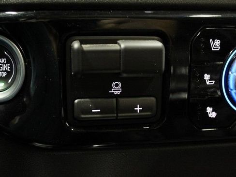 Used 2024 GMC Sierra 1500 SLT w/ SLT Premium Plus Package AWD/4WD image 28