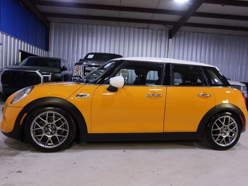 Used 2015 MINI Cooper S image 1