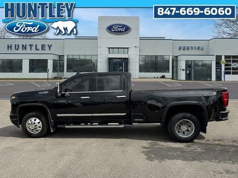 Used 2024 Chevrolet Silverado 3500 High Country w/ High Country Premium Package image 7