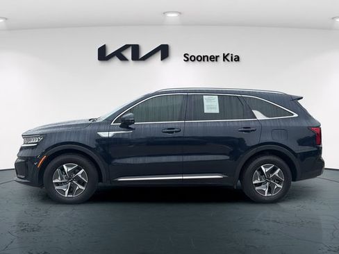 Used 2022 Kia Sorento EX w/ Panoramic Sunroof Package FWD image 3