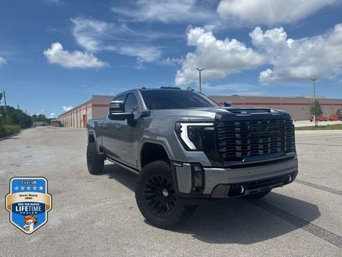 Used 2024 GMC Sierra 2500 Denali Ultimate AWD/4WD image 3