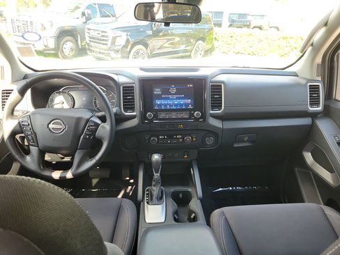 Used 2022 Nissan Frontier SV image 14