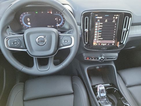 New 2025 Volvo XC40 B5 Plus w/ Protection Package Premier AWD/4WD image 7