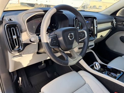 Used 2023 Volvo XC40 B5 Ultimate w/ Protection Package Premier image 14
