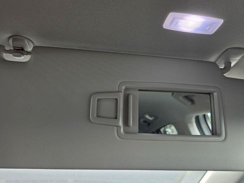 Certified 2022 Volkswagen Tiguan SE w/ Panoramic Sunroof Package FWD image 34