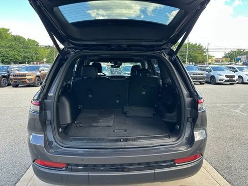 Used 2023 Jeep Grand Cherokee Altitude AWD/4WD image 21