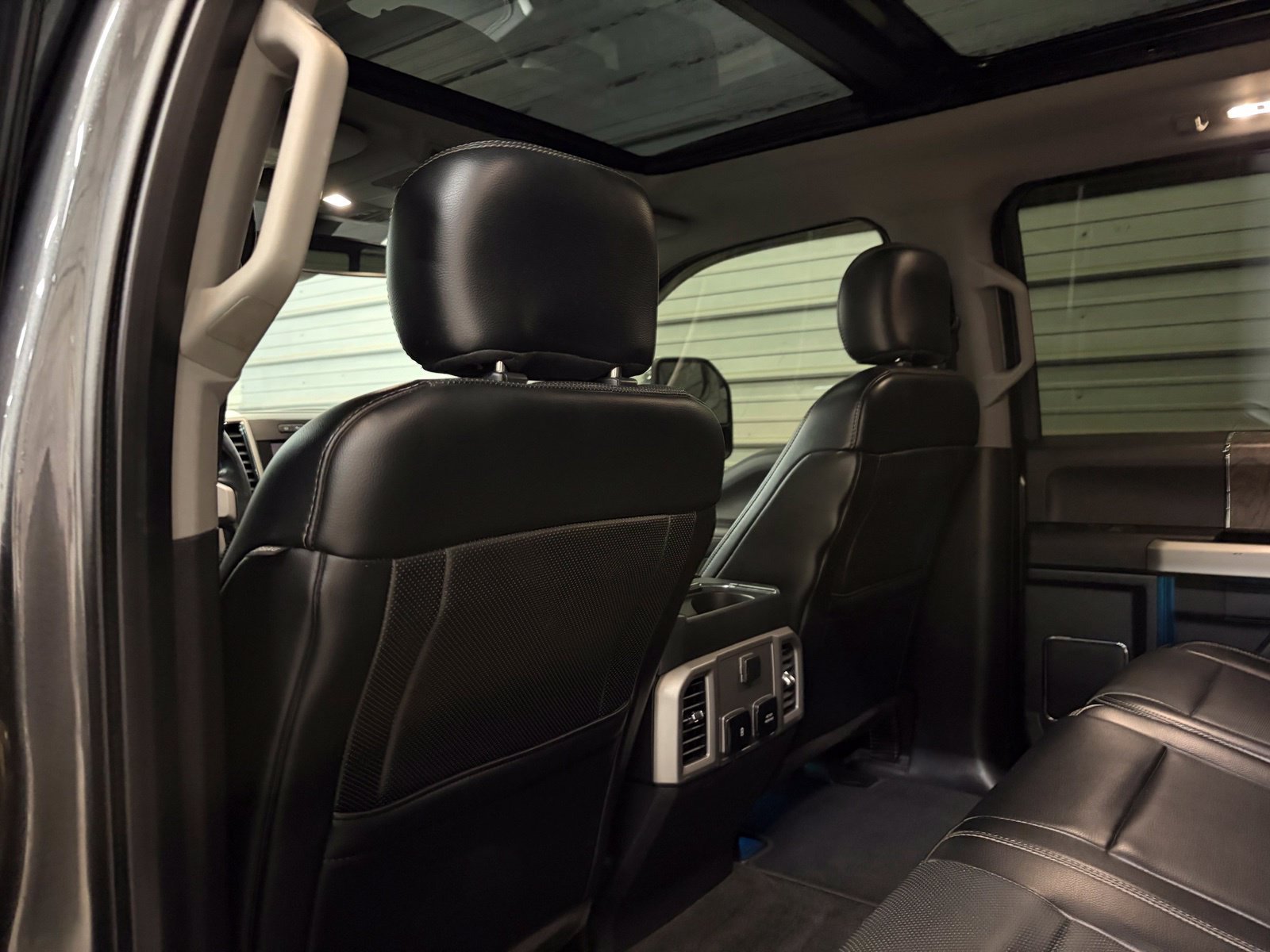 Used 2018 Ford F350 Lariat w/ Lariat Ultimate Package AWD/4WD image 26