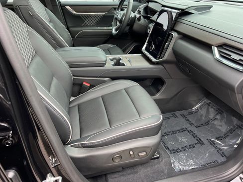 Used 2024 GMC Acadia Denali w/ Super Cruise Package image 13