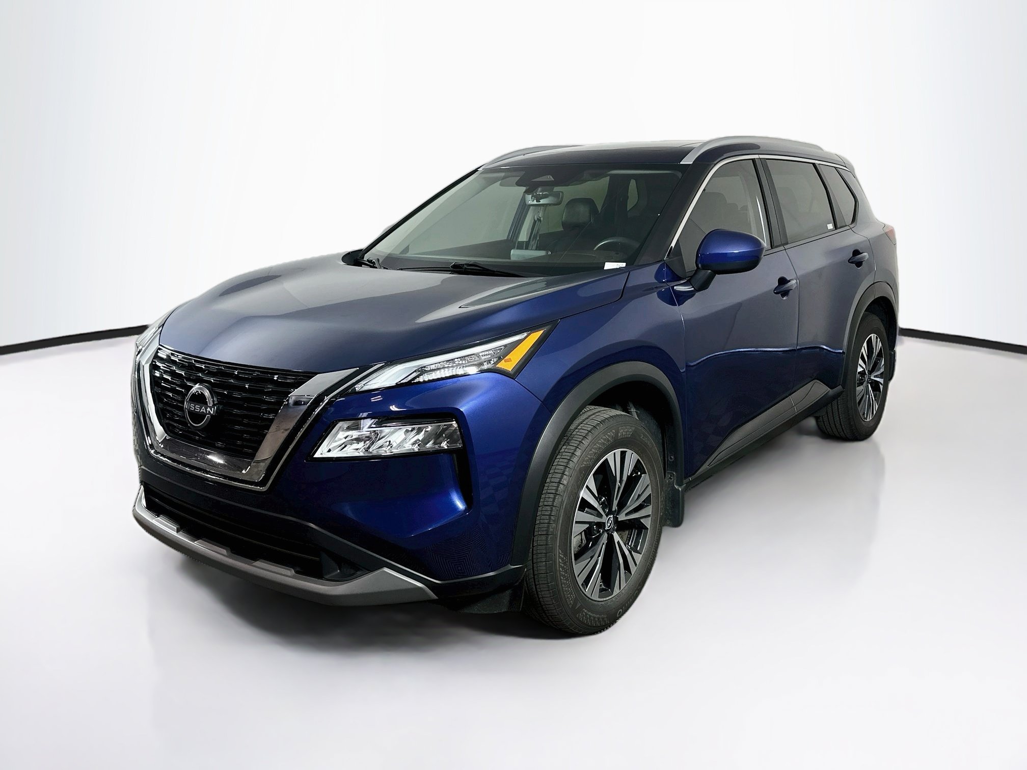 Used 2023 Nissan Rogue SV w/ SV Premium B Package FWD image 3
