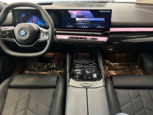 Certified 2024 BMW i5 eDrive40i w/ Premium Package image 28