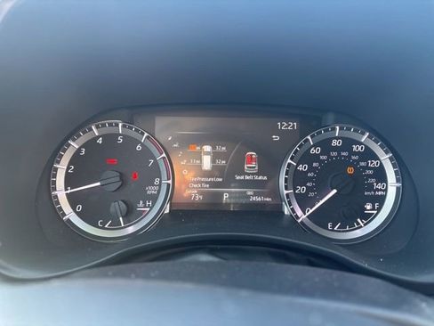 Used 2023 Toyota Highlander XLE image 9