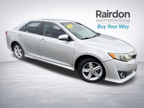 Used 2012 Toyota Camry SE image 1