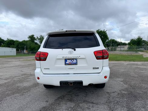 Used 2008 Toyota Sequoia SR5 RWD image 4