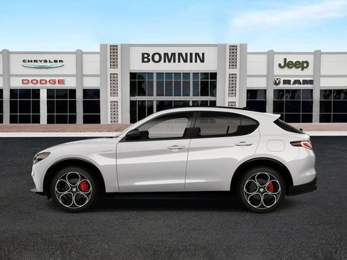 New 2026 Alfa Romeo Stelvio Sprint w/ Convenience Package image 3