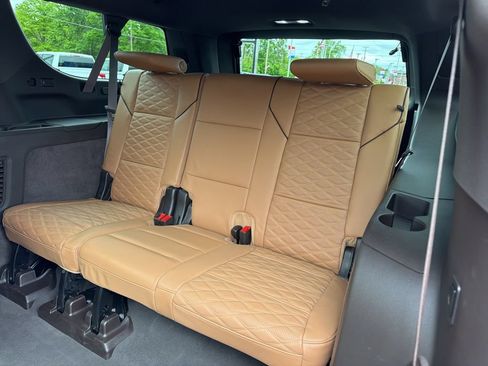 Used 2024 Cadillac Escalade ESV Sport AWD/4WD image 29