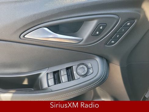 Certified 2022 Buick Encore GX Essence image 11