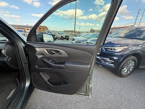 Used 2023 Chevrolet Traverse LT w/ LPO, Floor Liner Package image 20
