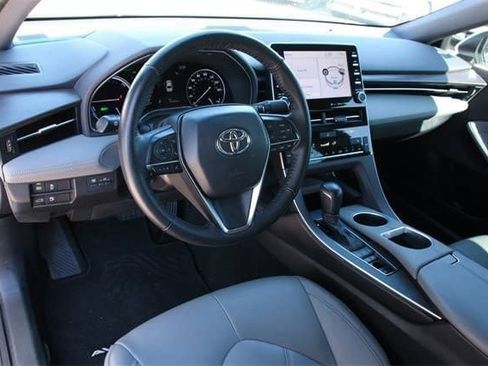 Used 2022 Toyota Avalon XLE image 10