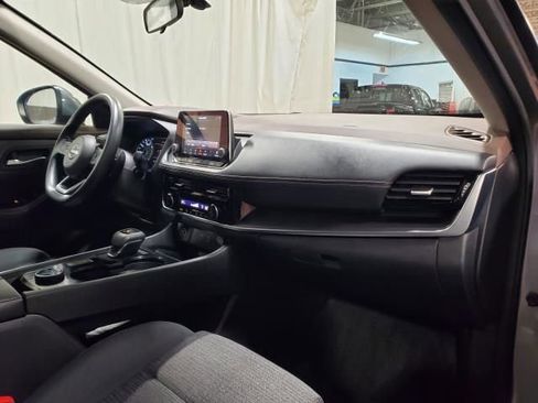 Used 2022 Nissan Rogue SV image 12