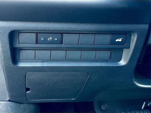 New 2025 Mitsubishi Outlander SE image 10