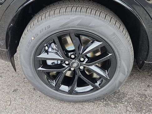 New 2026 Land Rover Discovery Sport Landmark AWD/4WD image 9